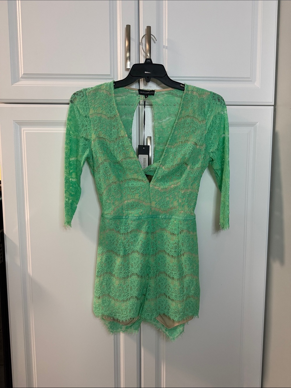 Green Lace V-Neck Romper with Three-Quarter Sleeves